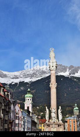 St. Anne`s Säule in der Innenstadt von Innsbruck Stockfoto